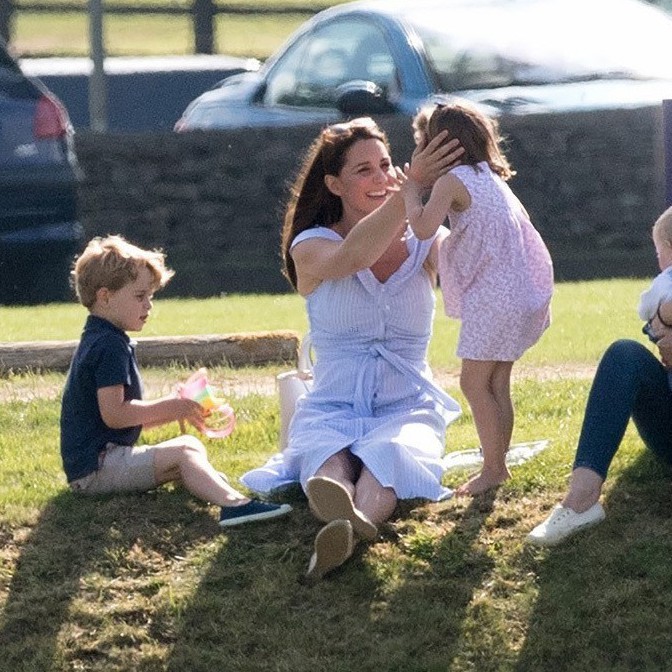 凱特王妃母子三人小跑步超歡樂 脫離皇室光環不忘曬品味