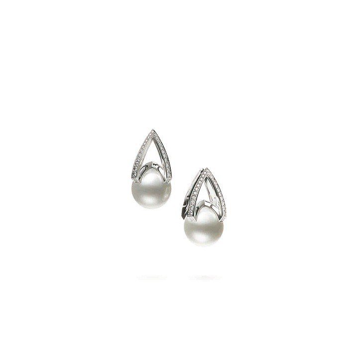 MIKIMOTO M Collection 南洋珍珠鑽石耳環，342,000元。圖／MIKIMOTO提供