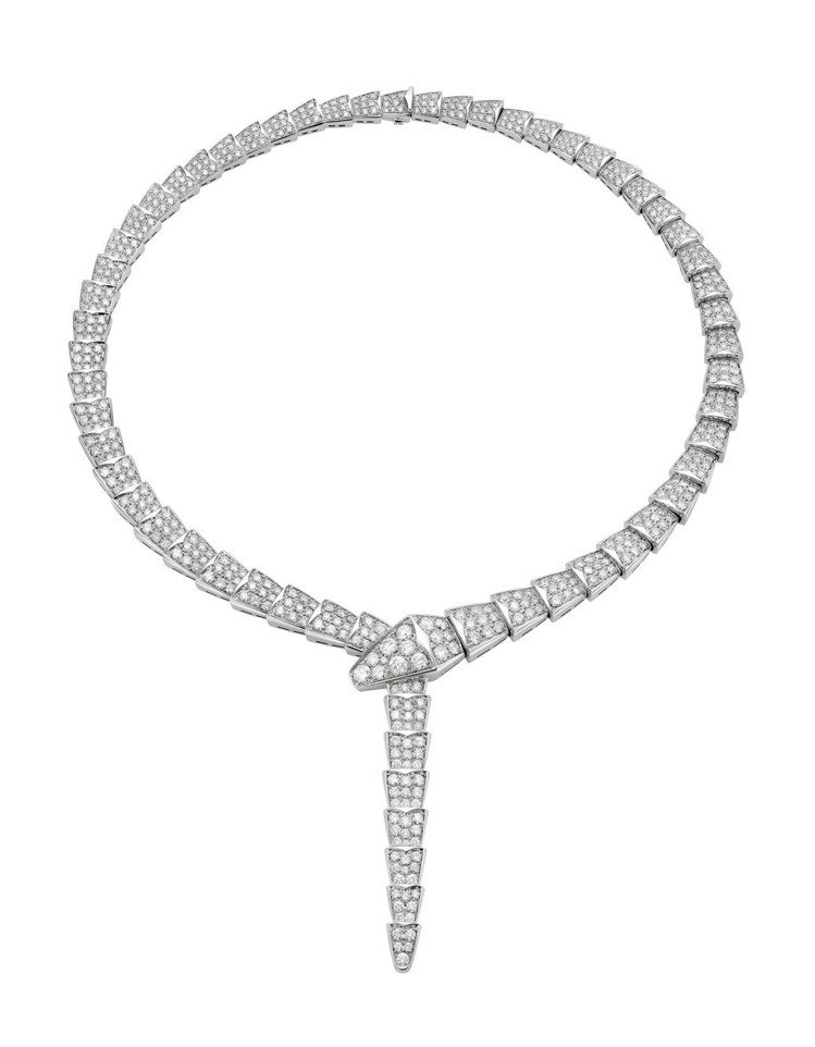閻奕格配戴BVLGARI Serpenti系列白K金鑽石項鍊，白K金項鍊556顆圓形切割密鑲鑽石共約15.15克拉，340萬元。圖／寶格麗提供