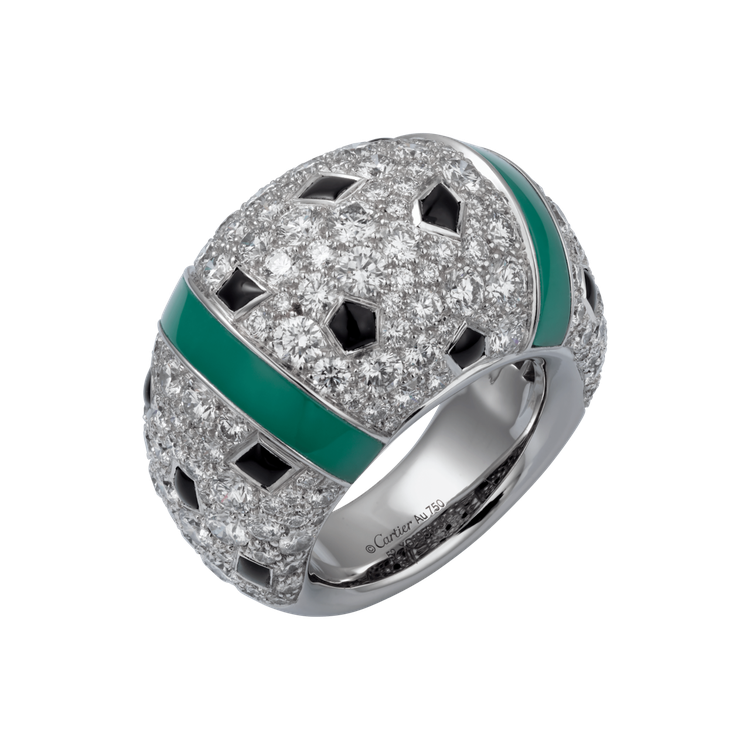 阿妹配戴的卡地亞美洲豹系列綠玉髓戒指。圖／卡地亞提供