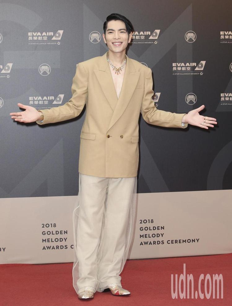 蕭敬騰在紅毯上穿Christian Louboutin 2018秋冬系列的Loubi Kraft Huston短靴。圖／記者陳立凱攝影