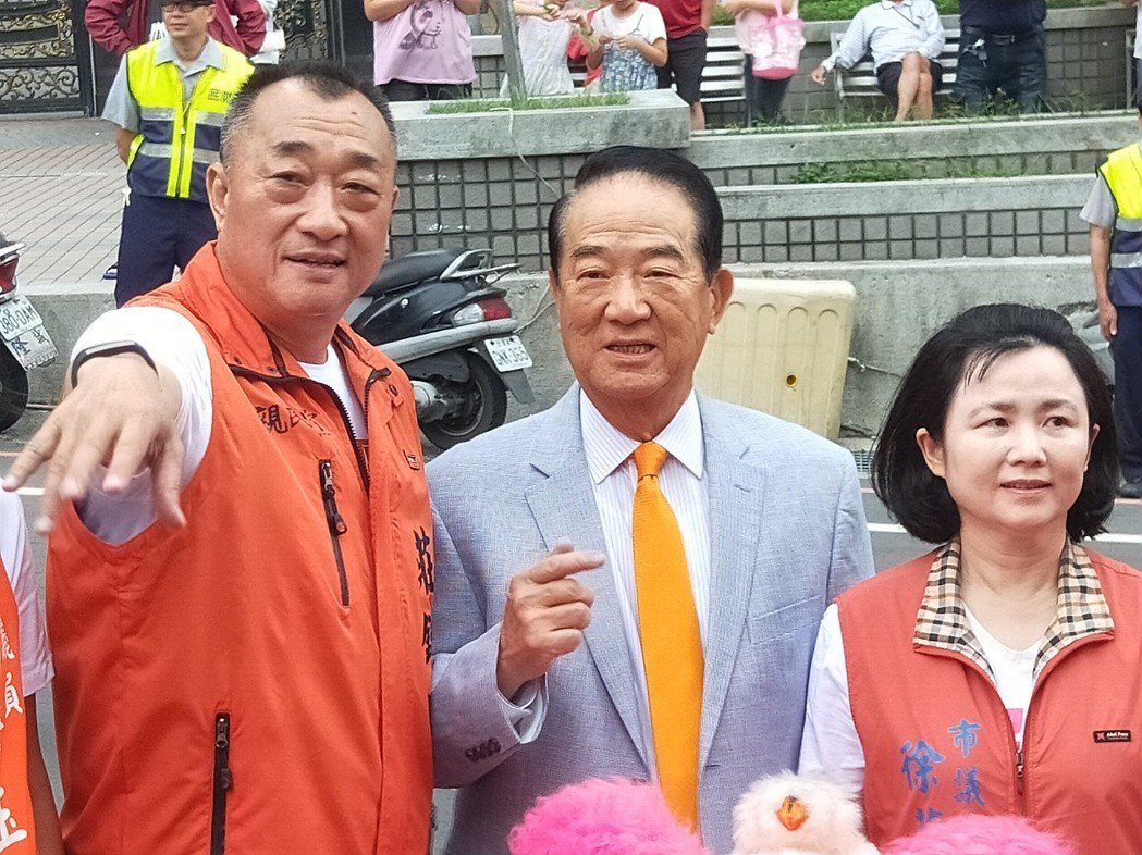親民黨主席宋楚瑜常打著橘色領帶參加各種活動。 圖／聯合報系資料照片