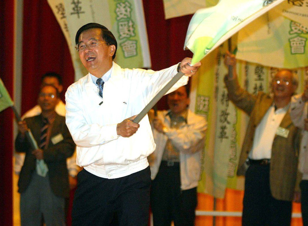 2003年，時任總統的陳水扁提出「防禦性公投」，表示是台灣人民保護自己免受中共威...