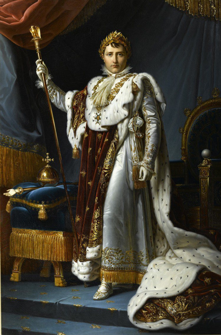 拿破崙一世加冕自畫像，1806，Palais Fesch, Musée des Beaux-Arts, Ajaccio珍藏。拿破崙身穿加冕袍，被所有代表權力的符號包圍：王位、桂冠、榮譽勳章的大項鍊、權杖，以及由CHAUMET創始人Nitot設計的攝政王寶劍，鑲嵌著來自法國皇冠的鑽石。特別是LeRégent (攝政王寶 石)，一顆重達140克拉的神秘寶石，現今保存在羅浮宮。圖／CHAUMET提供