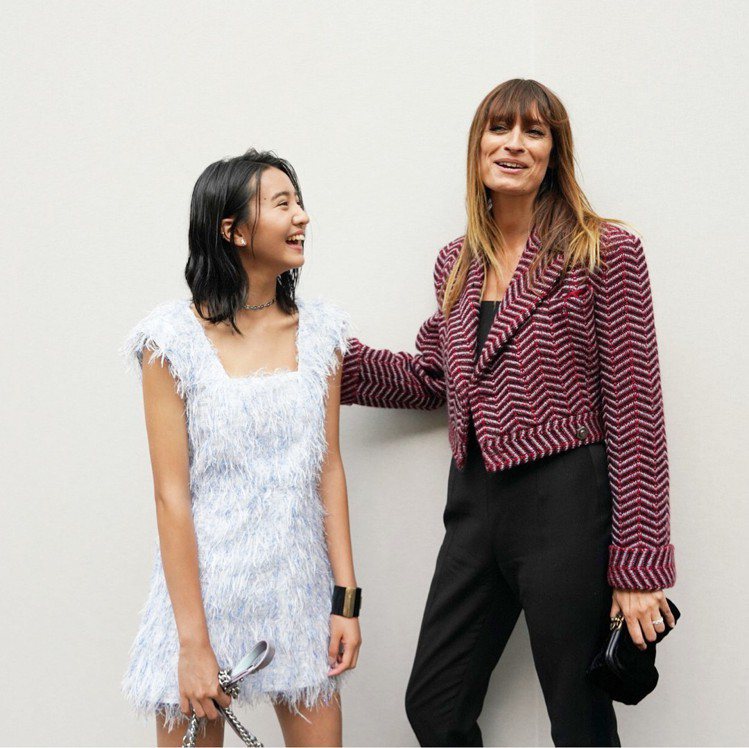 木村光希（左）與超模卡洛琳德麥格雷特（右）。圖／擷自instagram