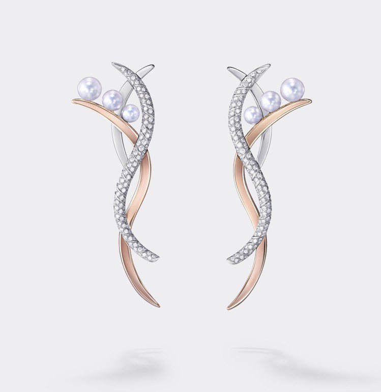 TASAKI Atelier Nacreous 鑽石珍珠櫻花金耳環。圖／TASAKI提供
