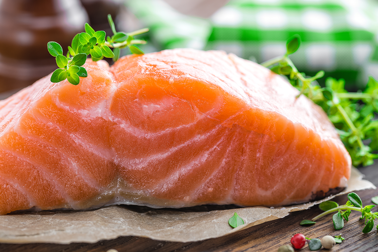 飲食若攝取富含高脂肪的魚類，例如鮭魚、沙丁魚等，或是豌豆、小扁豆和鷹嘴豆等高脂豆...