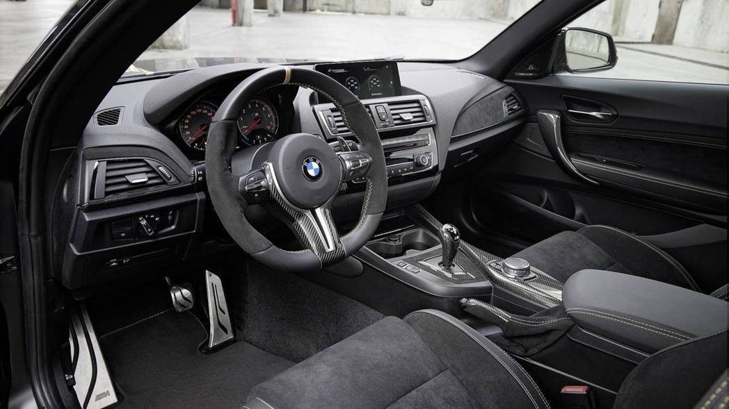 BMW M2 M Performance Parts Concept 車室。 摘...