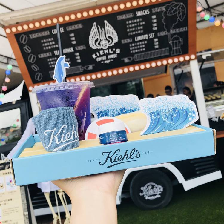 Kiehl’s在百貨巡迴快閃推出的Kiehl’s咖啡車。圖／摘自Kiehl’s粉...