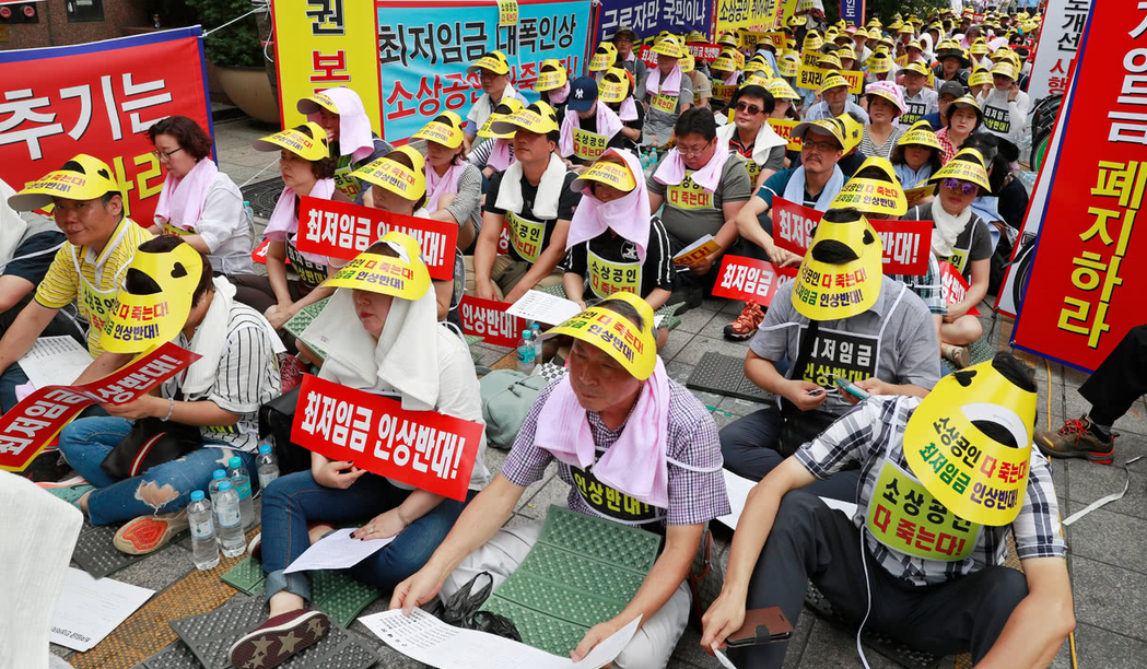 南韓勞工上街示威，爭取最低時薪調高至1萬韓元。 （歐新社）