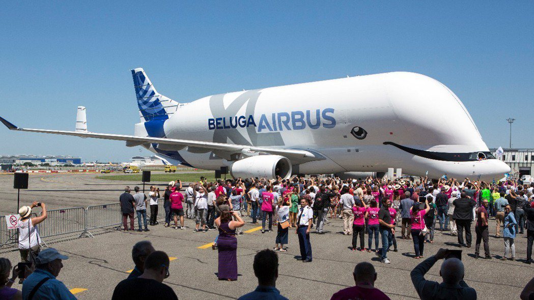 空中巴士新款大型貨機「超級大白鯨」（BelugaXL）在總部土魯斯亮相。 美聯社