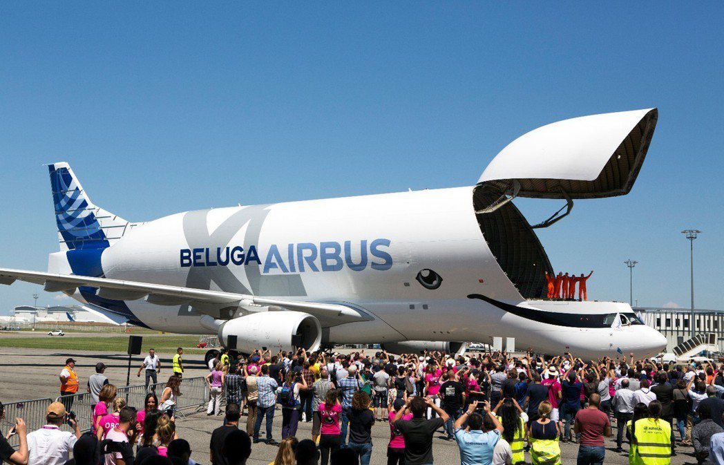 空中巴士新款大型貨機「超級大白鯨」（BelugaXL）在總部土魯斯亮相。 美聯社