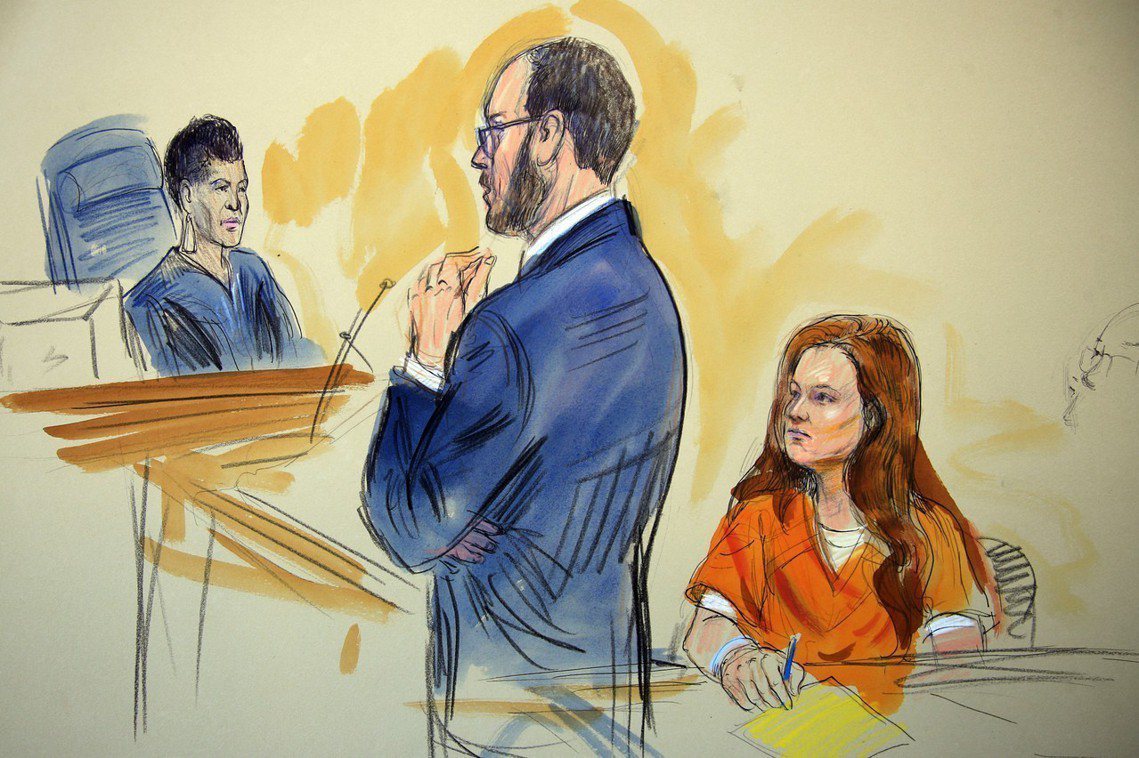 18日下午，布提娜（右一）在華盛頓特區的法院出庭。 圖／美聯社