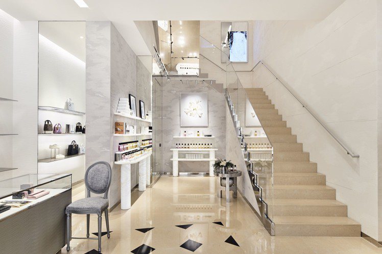 Dior新光三越A4全新概念精品店為雙樓層寬敞購物空間。圖／Dior提供