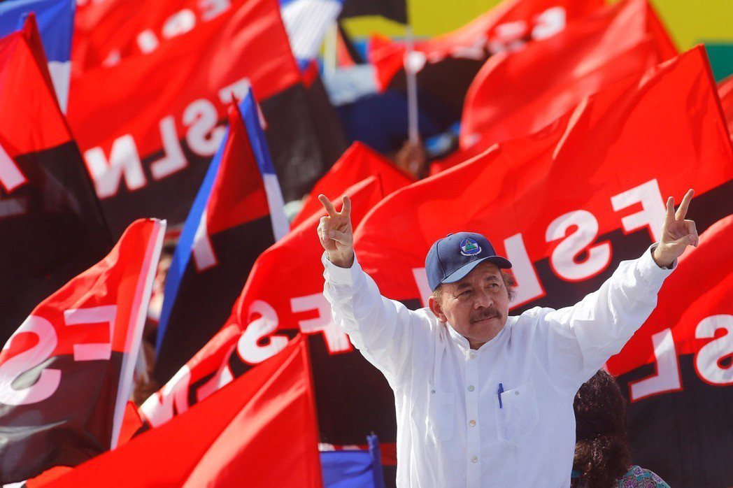 尼加拉瓜19日慶祝桑定民族主義解放陣線推翻獨裁者蘇慕薩39周年，總統奧蒂嘉抵達活...