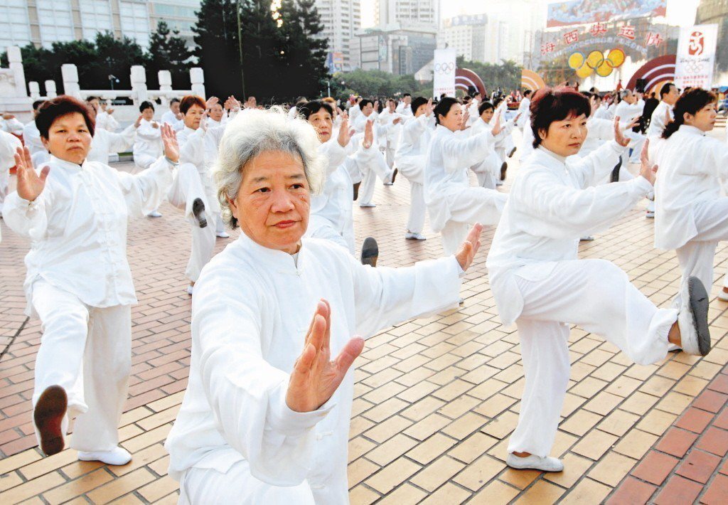 六十歲以上族群規律運動率超過六成，居各年齡層之冠。