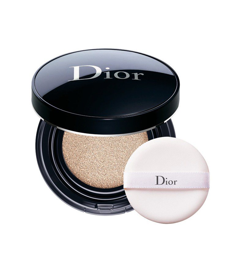 Dior超完美持久氣墊粉餅，1,850元。圖／Dior提供