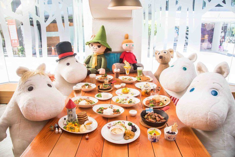 嚕嚕米主題餐廳有可愛角色陪吃。圖／Moomin Café提供