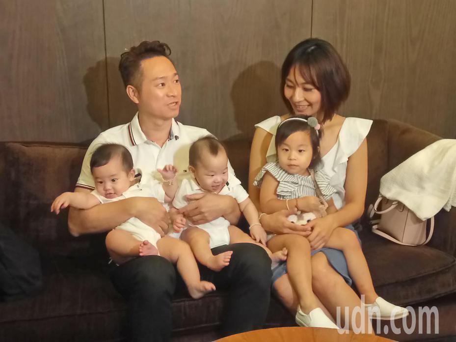 今年35歲的呂小姐與丈夫，結婚9年，她利用2次試管嬰兒喜迎3寶，有了3寶陪伴，夫妻兩人都表示生人已別無所求。記者陳婕翎／攝影