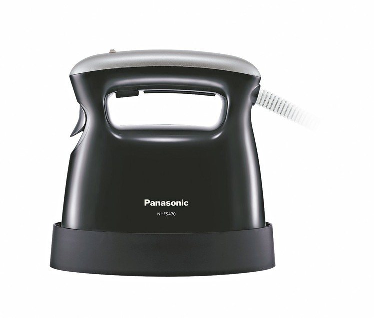 Panasonic NI-FS470蒸氣電熨斗，建議售價2,990元。 圖／Panasonic提供