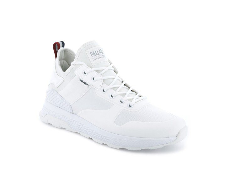 Palladium  AX_EON AR Amphibian系列純白男鞋，約2,880元。圖／Palladium提供
