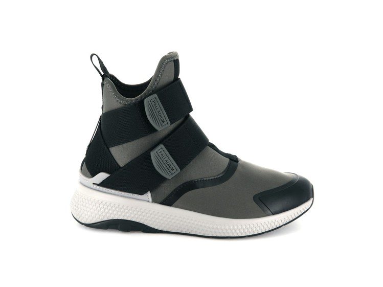 Palladium AX_EON Amphibian Mid系列太空灰女鞋，約2,680元。圖／Palladium提供