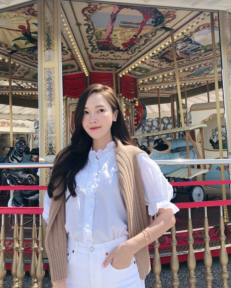 韓國女星、前少女時代成員Jessica熱愛時尚，還自創時尚品牌，被譽為是「偶像CEO」。圖／擷自instagram