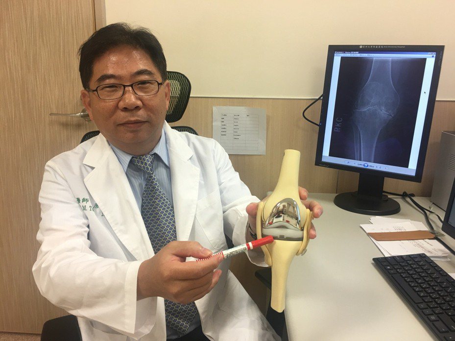 亞洲大學附屬醫院骨科部副主任唐國民指出，血友病引起的膝關節病變，可以全人工膝關節置換手術改善。圖／亞洲大學附屬醫院提供