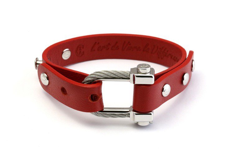 夏利豪PONT DAMOUR 愛之橋系列紅色皮革手環，,400元。圖／夏利豪提供