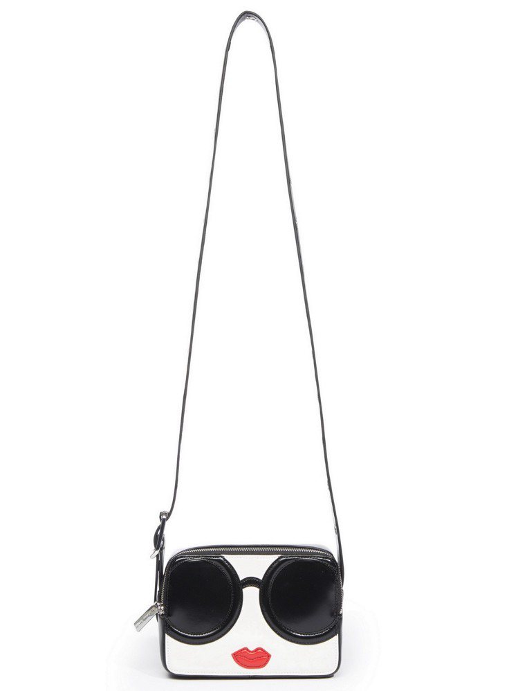 Stace Face 寬背帶迷你包，15,500元。圖／alice+olivia 提供