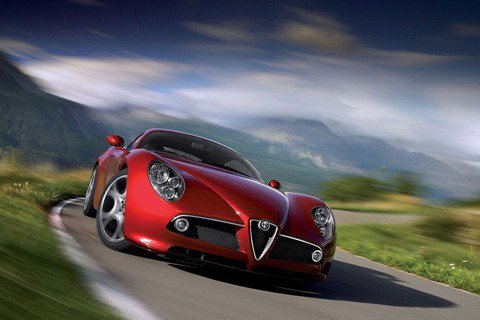 總算再現江湖 新世代Alfa Romeo 8C搭載800匹油電動力？