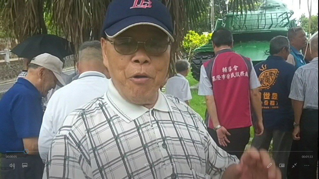 87歲老兵簡枝祥說，他是補充兵第2期，當年從高雄被調到金門，親眼目睹不少戰友死傷...