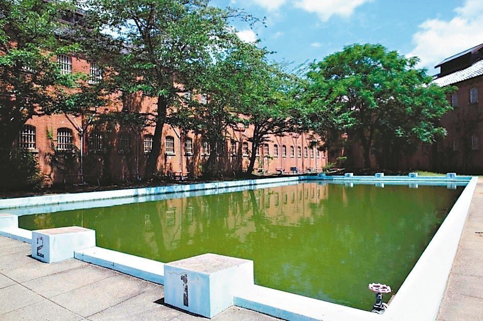 給囚犯運動用的游泳池。 圖／奈良少年刑務所を宝に思ӓ
