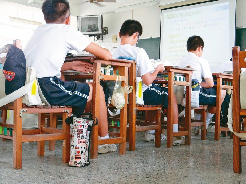 針對國中台灣史占比從歷史學習時數的三分之一提升至二分之一，課審委員表決未通過。                                圖／聯合報系資料照片