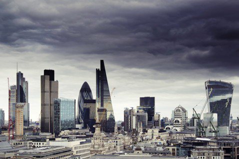 大量外資掌控了倫敦的摩天大樓，近年來又以中國最為積極搶攻倫敦房地產市場。42大廈...