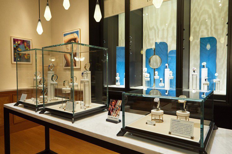 伯爵將於9月1日起至10月30日止巡迴專賣店舉辦「珠寶表后」時光風華展，帶來品牌典藏的17件重要骨董珠寶腕表作品。圖／伯爵提供
