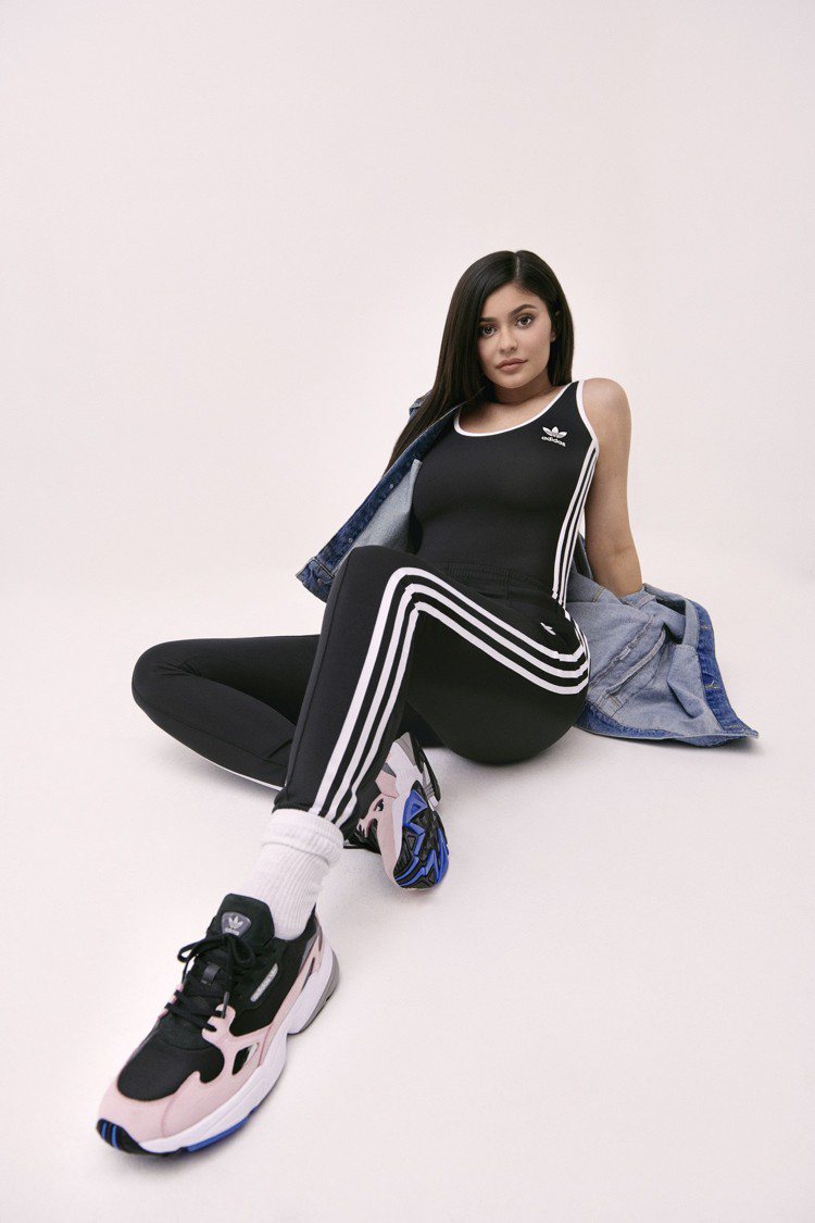adidas Originals公布了最新品牌大使，這不是別人，而是曾被媒體票選為白手起家的億萬富翁Kylie Jenner。圖／adidas Originals提供