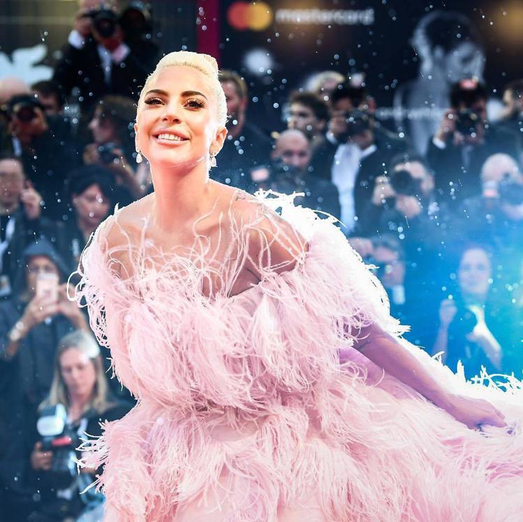 Lady Gaga身穿VALENTINO 2018秋冬高訂秋冬高訂真的美出新高點。圖／取自IG