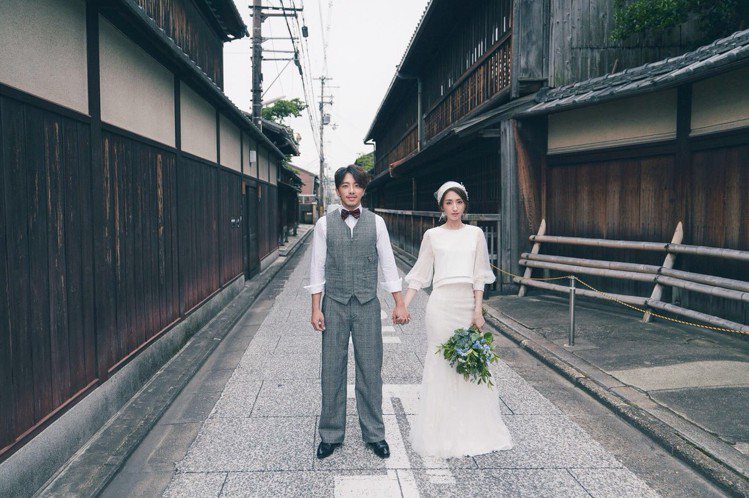 謝坤達、柯佳嬿重回第一次甜蜜之旅地「京都」拍攝婚紗照。圖／有聲娛樂提供