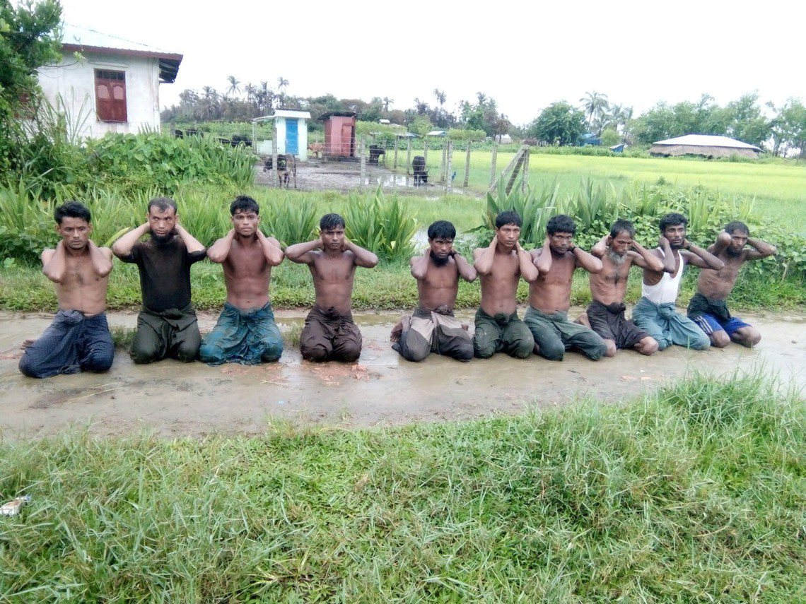 印丁村10名要被處決的羅興雅村民。 圖／路透社
