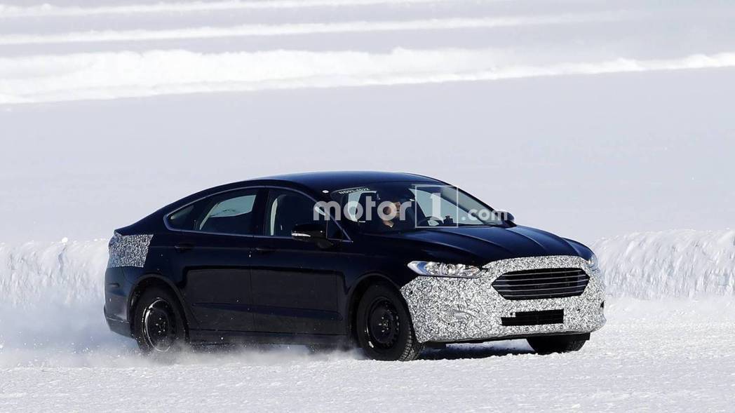 Ford Mondeo小改款偽裝車測試中。 摘自Motor1
