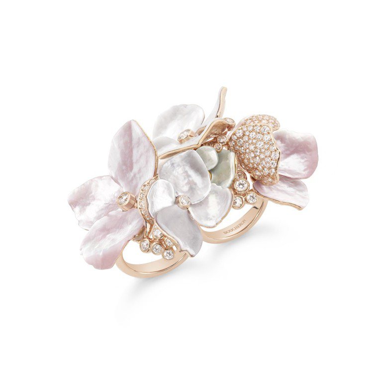 「花雲」戒指，玫瑰金鑲嵌鑽石、珍珠母貝、鑽石，價格店洽。圖／寶詩龍提供