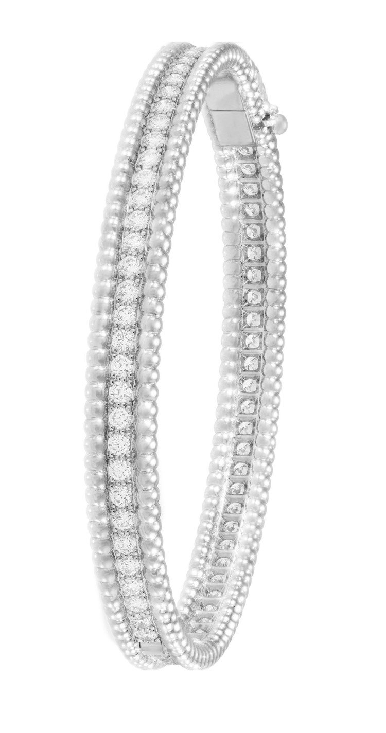 Perlée Diamonds手鐲，白K金鑲嵌鑽石，71萬9,000元。圖／梵克雅寶提供