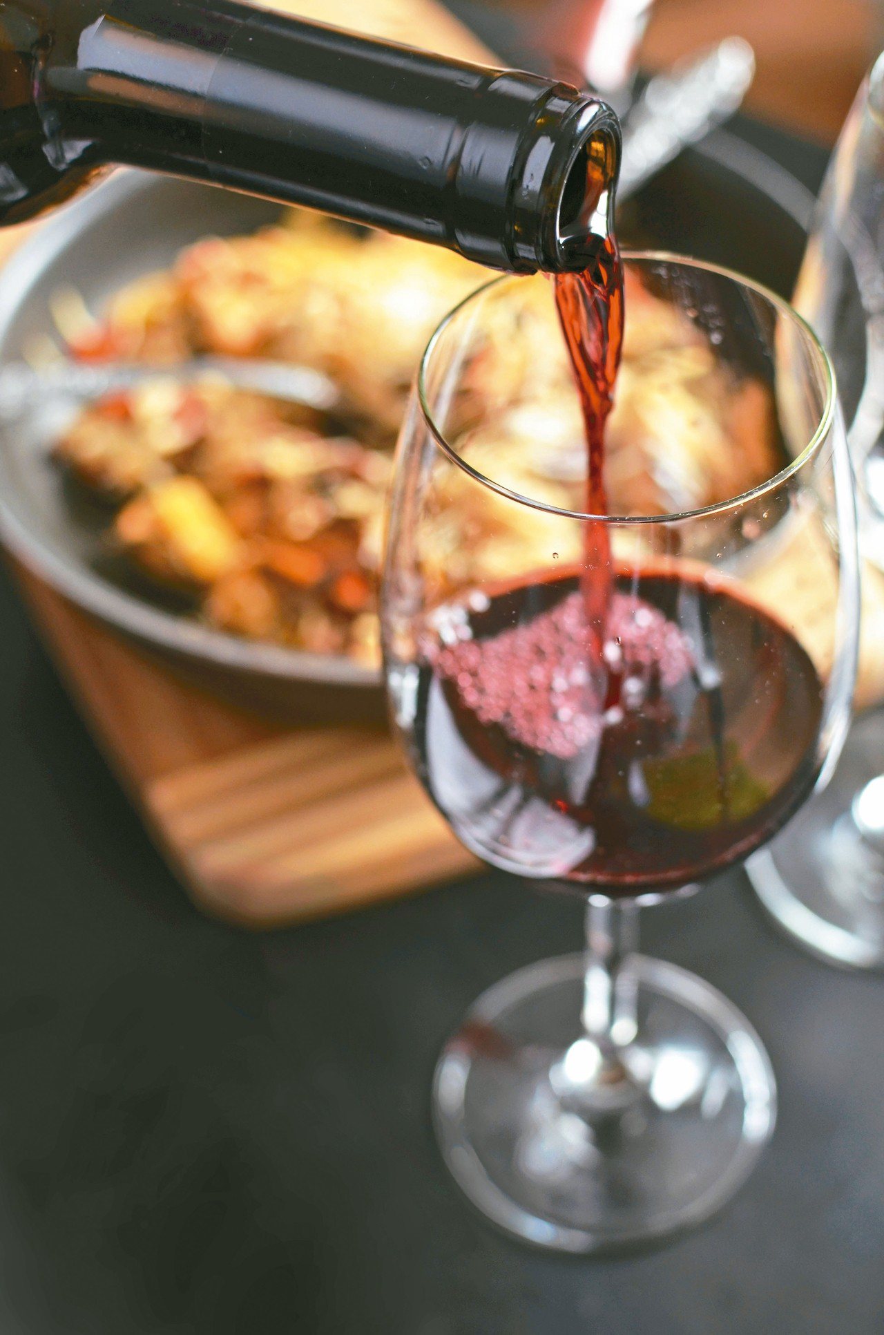 洋蔥紅酒則可在日常飲用。文獻指出，葡萄酒內含抗氧化多酚，加入生洋蔥可幫助預防心血管疾病。