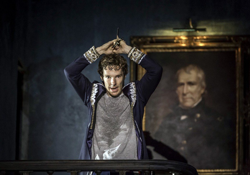《哈姆雷特》早在開演一年之前，預售票便以英國史上最快的速度銷售一空，不少粉絲專程...