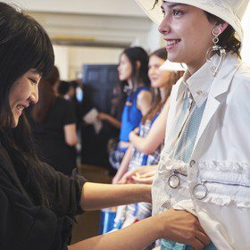 倫敦時裝周／女神卡卡也愛的設計 黃薇把台灣帽子工藝帶到國際