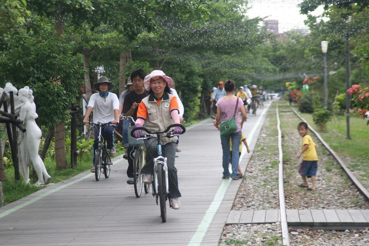 研究發現，透過走路、騎單車等維持每日運動量，能大幅減少肺阻塞死亡率。圖為情鏡照。<br />圖／聯合報系資料照片