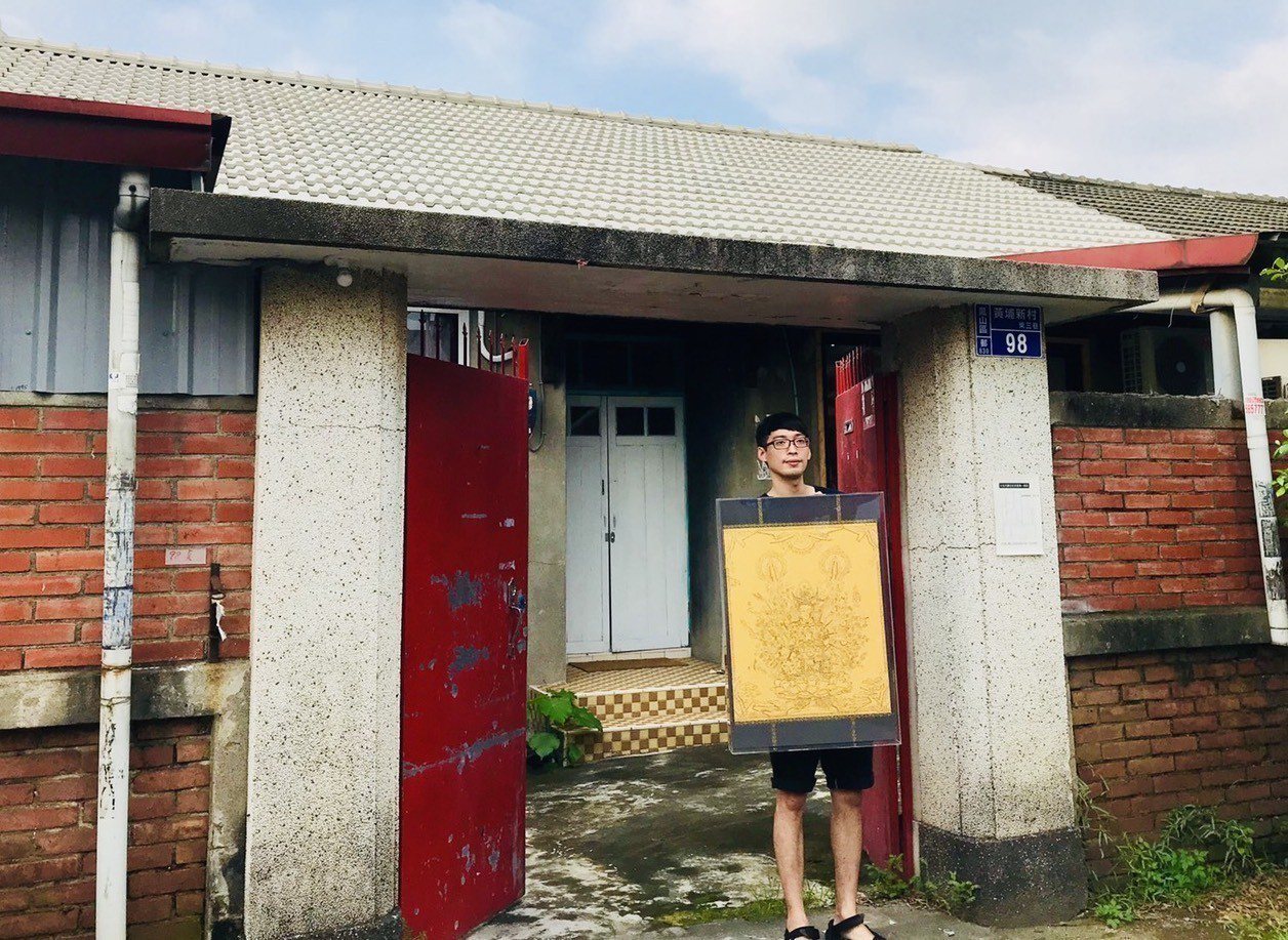新銳藝術家詹邠申請了黃埔新村「以住代護」計畫，開始入住創作。記者徐如宜／攝影
