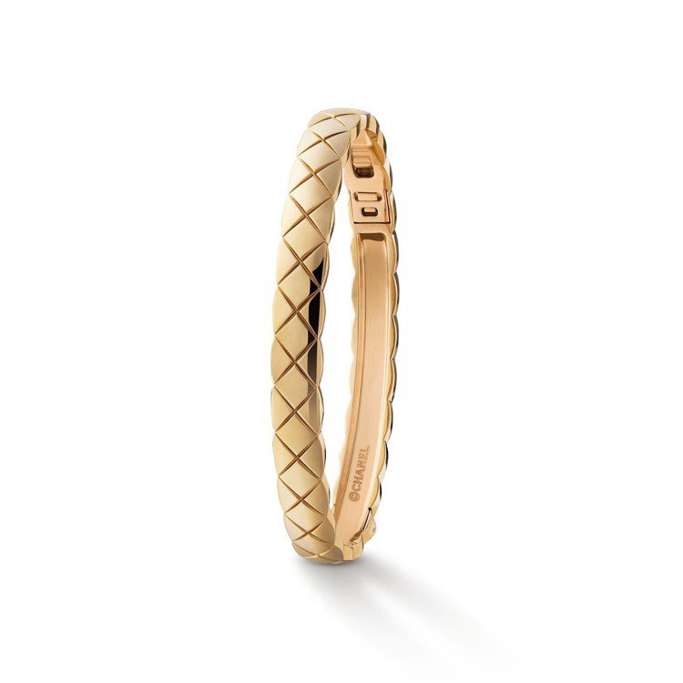 COCO CRUSH 手環，18K Beige米色金，23萬元。圖／香奈兒提供