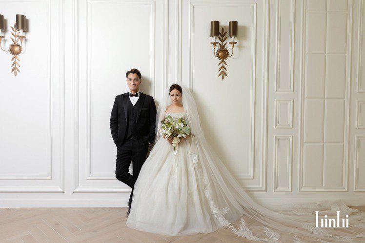 馬志翔與老婆選擇在LinLi Boutique法式沙龍攝影棚拍攝婚照。圖／Lin...